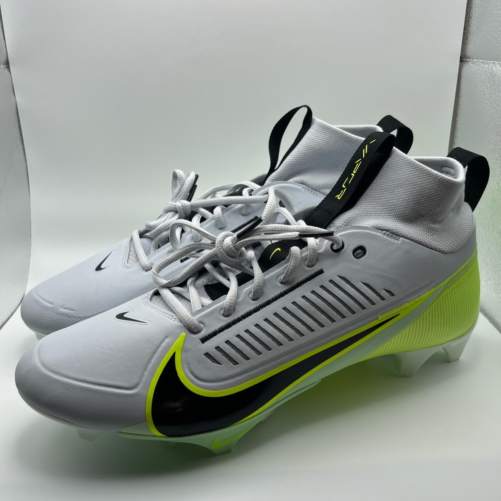 NWOT Nike vapor football cleats